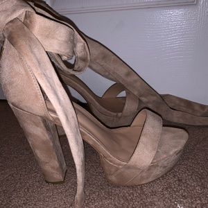 Women’s tie up stacked heel